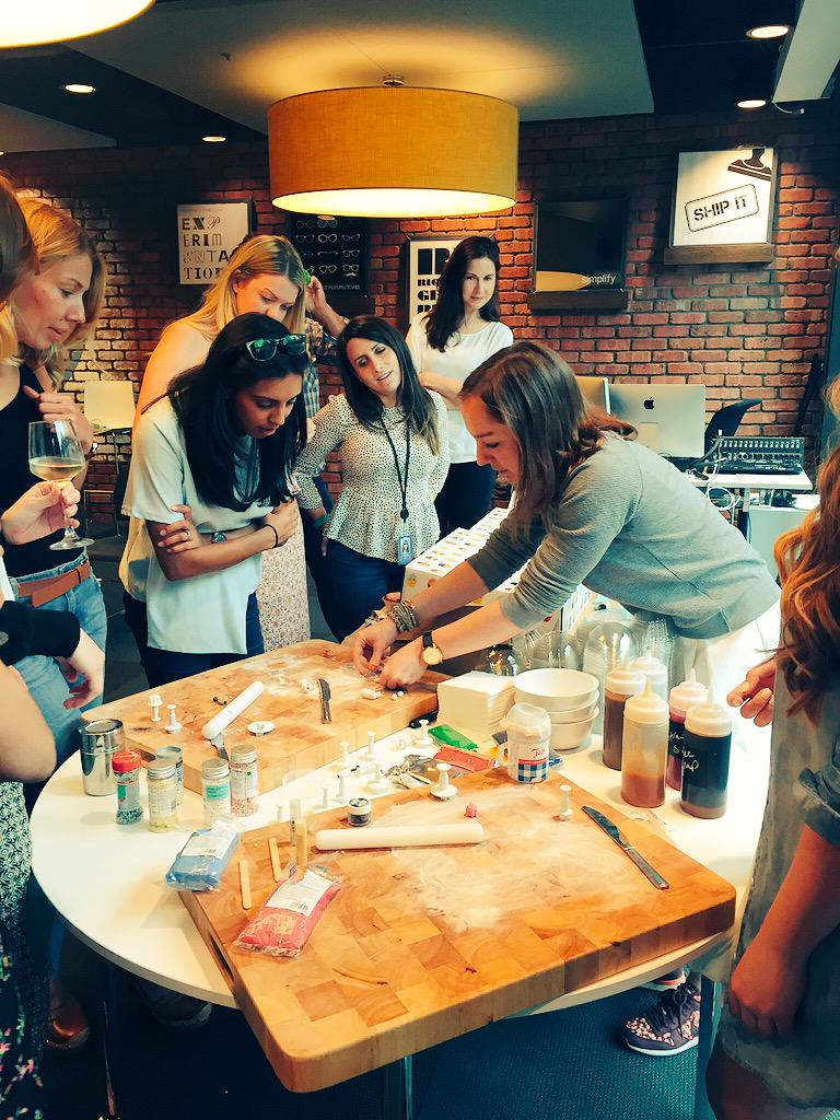 LoobeyLoo's tweet photo. .@parns just doing her thing... #cupcakemasterclass http://t.co/DVdCzdT0lu