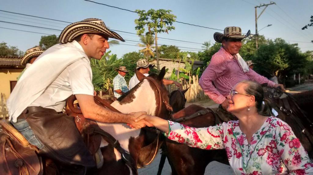 CARLOSDGE's tweet photo. Lo valioso de las fiestas es su gente. Felicidades #SanPelayo por su maravilloso Festival Nacional del Porro. http://t.co/0LZHdofXSm