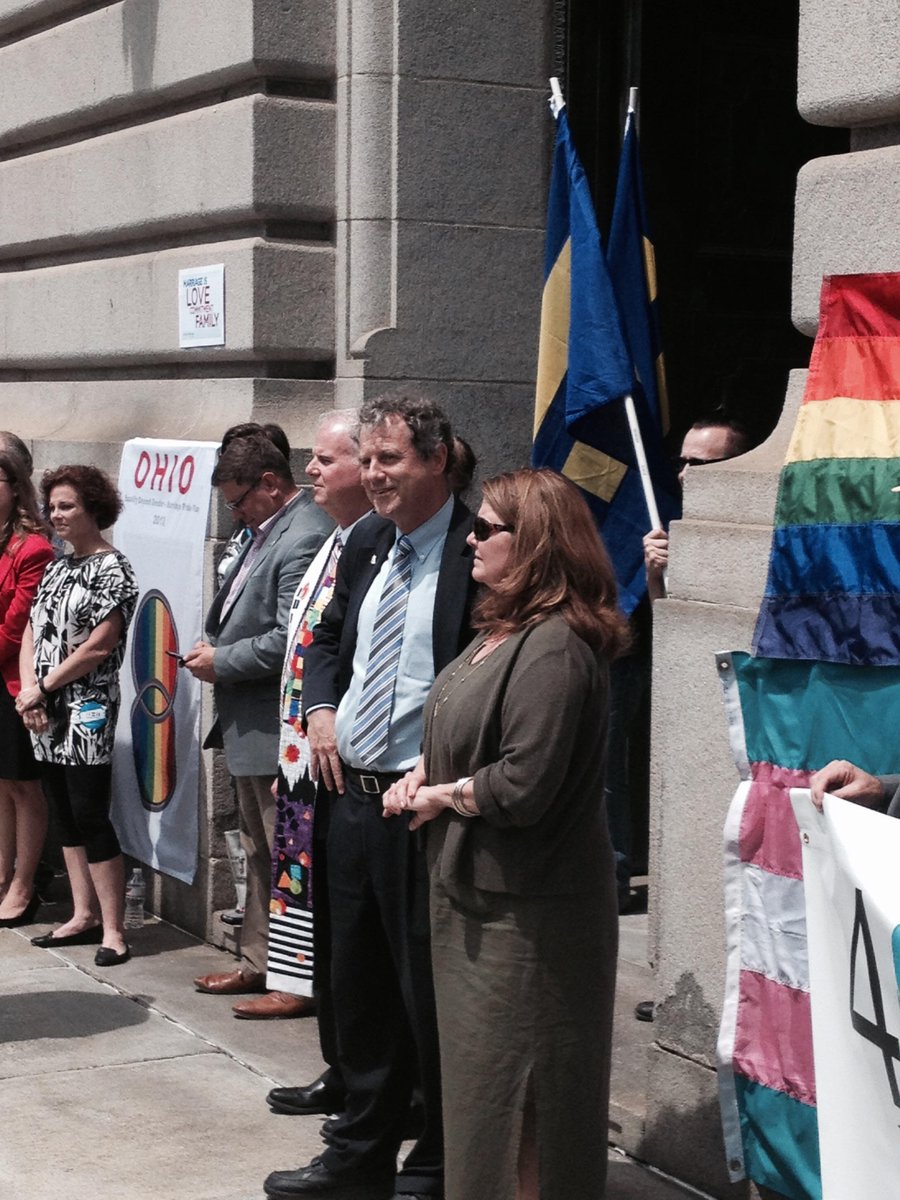 SenSherrodBrown's tweet photo. #IntheCLE celebrating #MarriageEquality. #LoveWins http://t.co/VzhIk3yliG