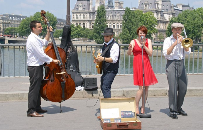 TicketmasterB2B's tweet photo. UK cities tune up for National Busking Day http://t.co/yH7iDUAyKB via @TheStage @TicketmasterUK #backbusking http://t.co/2cuIDay9wX