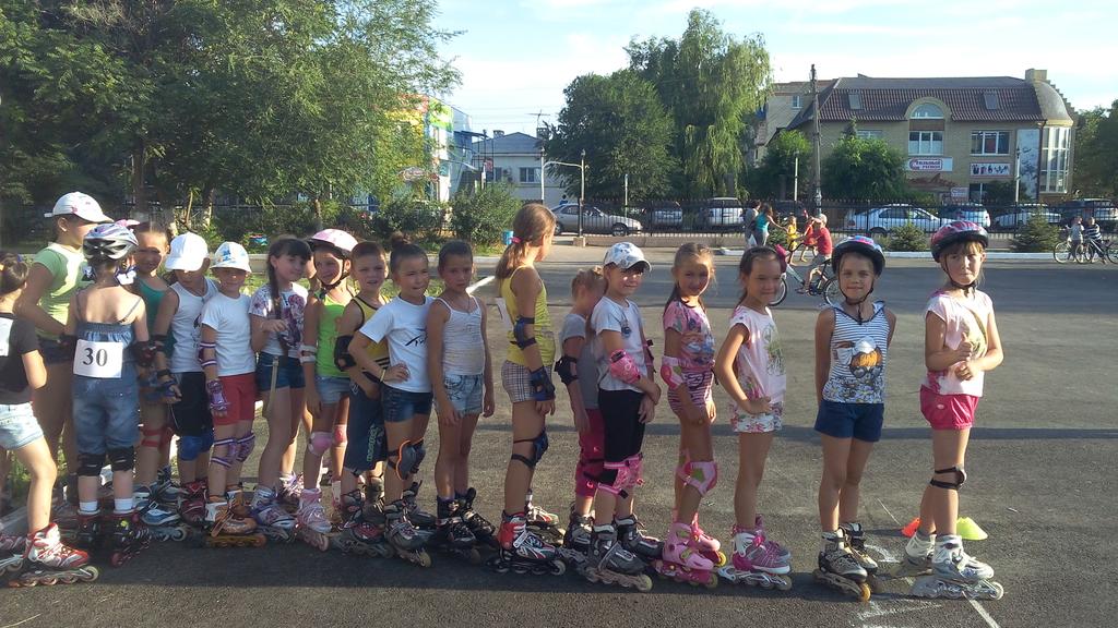 EVGENEII's tweet image. Первые соревнования на роликах  в Лиманском районе на центральной площади посёлка Лиман!