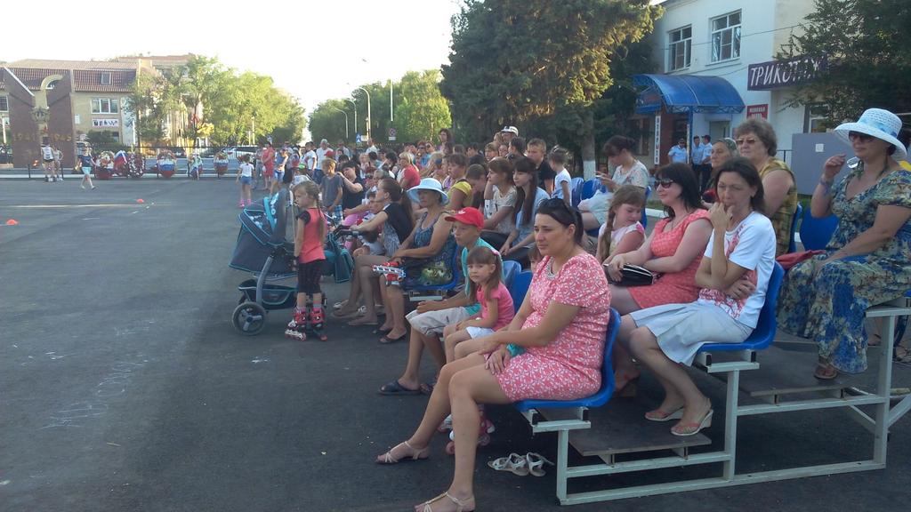 EVGENEII's tweet image. Первые соревнования на роликах  в Лиманском районе на центральной площади посёлка Лиман!