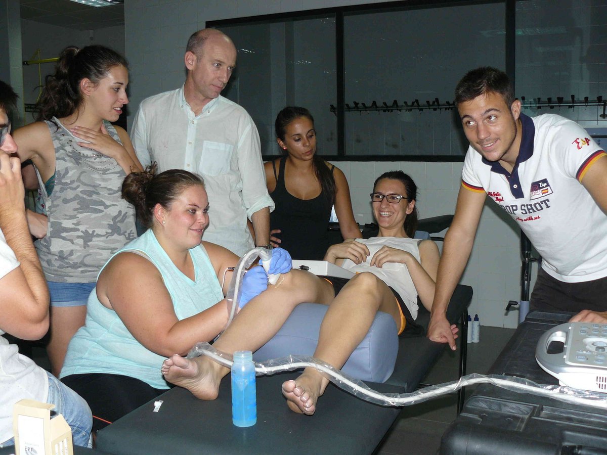 ionclinics's tweet photo. Electrolisis #EPTE en el postgrado #experto #fisioterapia en el #deporte @URJCFCS http://t.co/rrE5wPfZFH