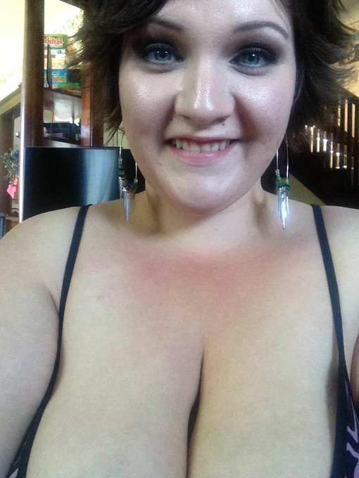 Finally on #cam #bbw #busty #bignaturals #camgirl http://t.co/QxkGFrdi4C http://t.co/khy3DldXPj