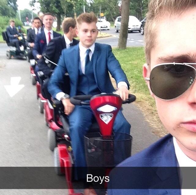 christydon10's tweet image. Can't top our prom entrance😂