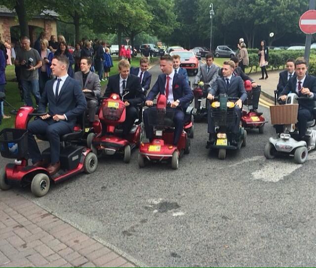 christydon10's tweet image. Can't top our prom entrance😂