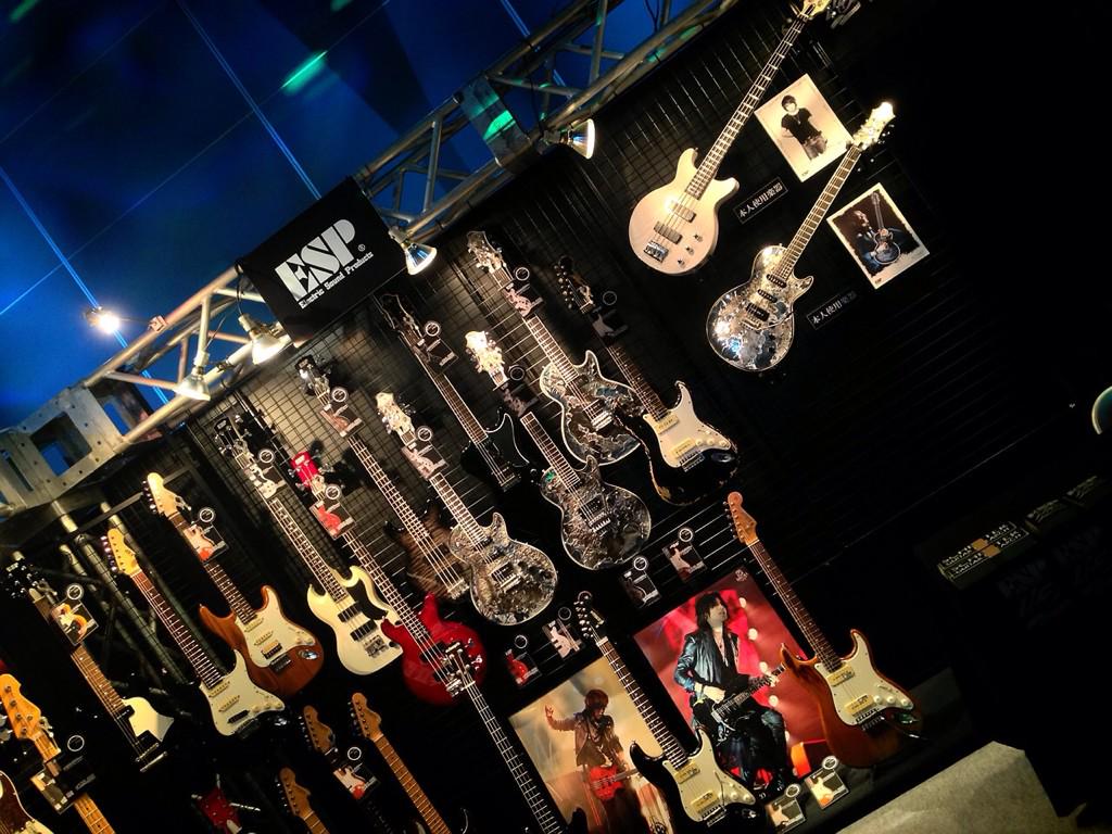SUGIZOofficial's tweet photo. EDEN、楽しいよー。お世話になっているブランドや仲間のブースが盛りだくさん。みんな是非満喫してね！  SGZ http://t.co/0VMtQ0wJTC