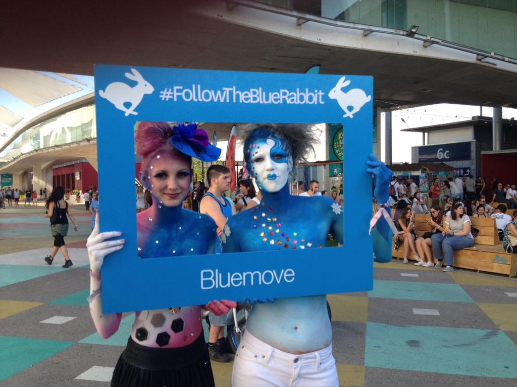 coches669's tweet photo. Con las maravillosas pinturas de @alegriamakeup en @mulared 

#FollowTheBlueRabbit http://t.co/ZLLdnLKbJo