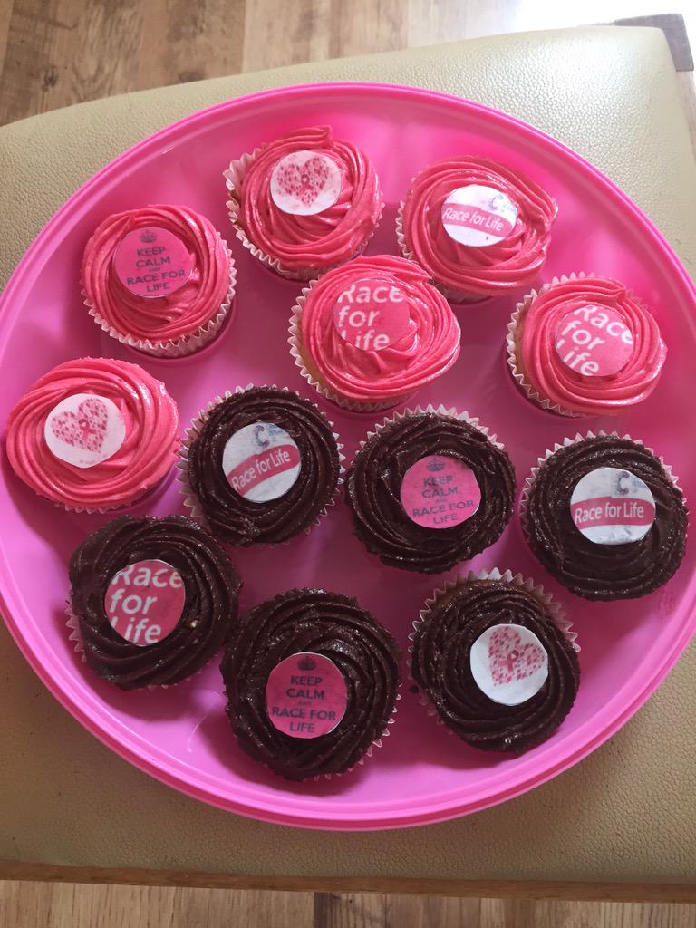 It's race for life wkend in MK! Made some yummy cakes to sell to raise money! <a href="/raceforlife/">Race for Life</a> <a href="/CR_UK/">Cancer Research UK</a> <a href="/Oldfarmpark5023/">Tesco Old Farm Park</a> 🍰