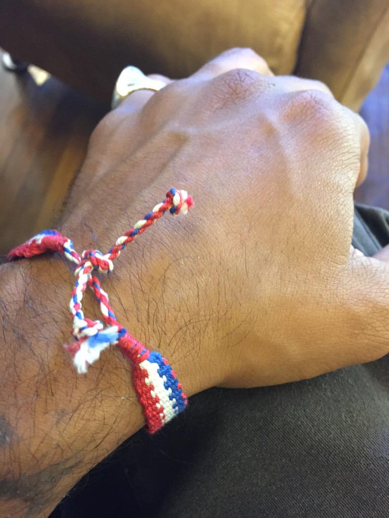 Mannyslaysall's tweet photo. Pasando la bien aquí en Paraguay compre una pulsera con los colores de la bandera, gracias a @LaEmbajada #FreestylePY http://t.co/GnIH9raqXh