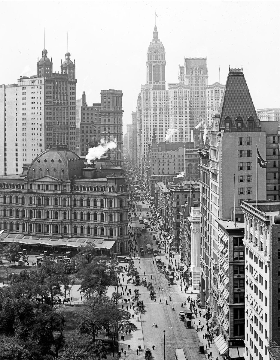 HistoryInPics's tweet photo. Manhattan circa 1908. Photograph by Detroit Publishing Co. http://t.co/Bisxnil9b5
