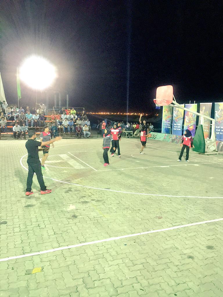 JustShinan's tweet photo. Strikers team playing really well against All-Stars team! #3x3BasketballTournament by @PPMSportsGofi http://t.co/zFqQ5pakBE