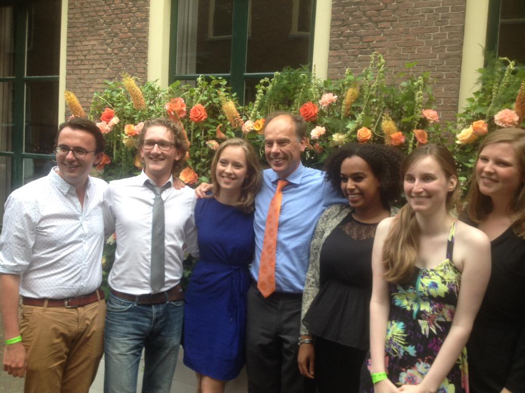 vddoel's tweet photo. Rector Stolker met zijn assessoren viert 440 jaar @UniLeiden @LERUnews @CarelStolker #unileiden440 http://t.co/zaDwjZbFVQ