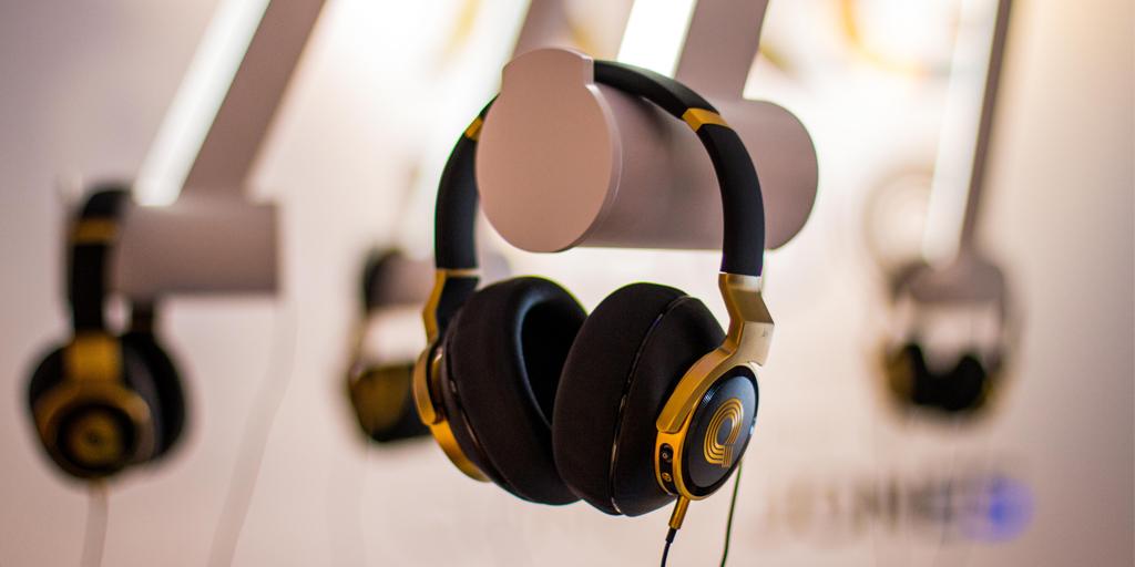 AKGaudio's tweet image. Music will never sound the same. Announcing the launch of the AKG N90Q: the first headphones with #personalizedsound.