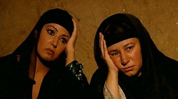 3mo_tefa's tweet photo. البنات وهى بتتفرج ع باريس هيلتون 😂😂 http://t.co/XPvYiV9Fps