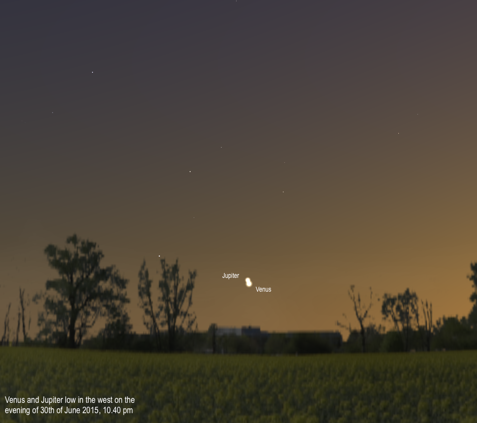 AstronomCentral's tweet photo. Get a load of Venus and Jupiter low in the west at dusk, they get closest on Tuesday http://t.co/U39hnvo88u