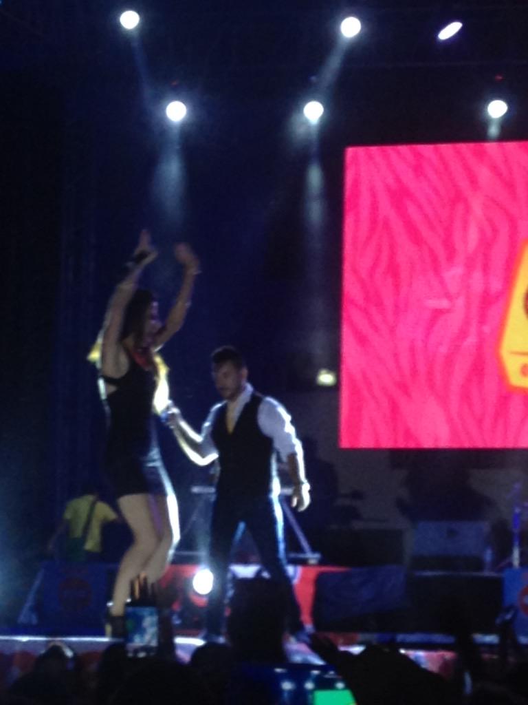 AmamosAElMopet's tweet photo. @reneviveros Bailando en el #exaJrPop ☺️ http://t.co/HW9iEaDsKx