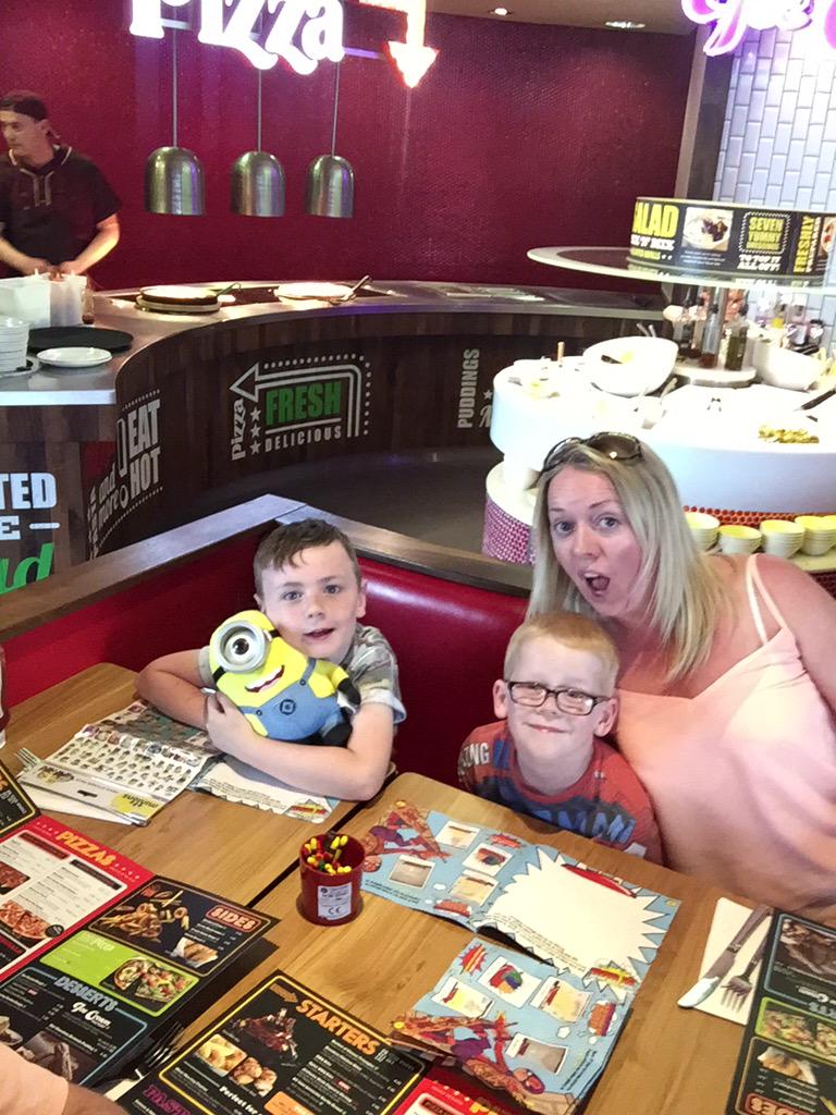 AdamACostello's tweet photo. @pizzahutuk Post Minion Movie pizza #hutseatstevenage http://t.co/rrBVIB7qiI