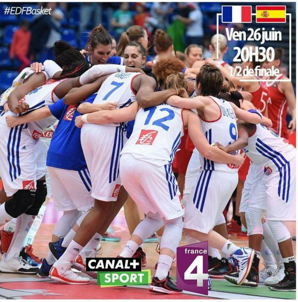 emiliegomis's tweet photo. #braqueuse de mon canapé #letsGo  @shaqoubou  @capsule19 @Sandrine_Gruda @Endidi711 #EuroBasketWomen2015 http://t.co/8neQS8aEw4