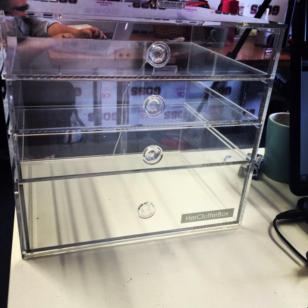 SweetLikeAli's tweet image. Got a really cool organiser sent to me today 😊 #herclutterbox #bosslife #makeupstorage @goss_ie