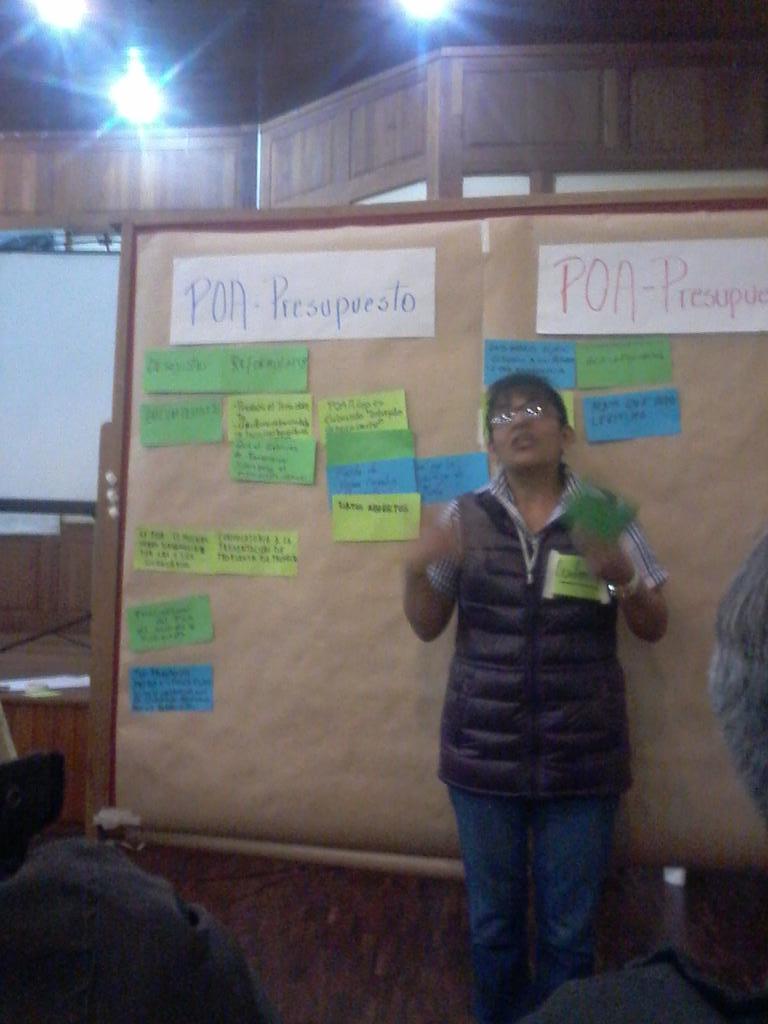 PeriodistaV's tweet photo. Inicia la socialización y debate con mesas rotatorias Encuentro de Comunicadores PADEM @CentroSanIsidro @ferluis78 http://t.co/aFuVC08VRf