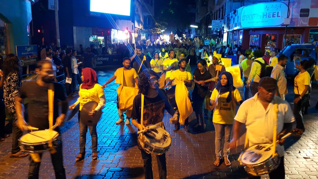 MDPYouth's tweet photo. MDP ge #AhareePARADE #HappeningNow 

#26June 
#MDP10Years http://t.co/1Ydsi3uCQS