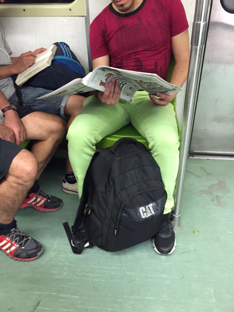 muxemx's tweet photo. Este #chacales #papichulo #macho #piernudos #piernas tras roto su pantaloncito y se veía riquísimo #GayDF #macho/Man http://t.co/t2zIjzdVQH