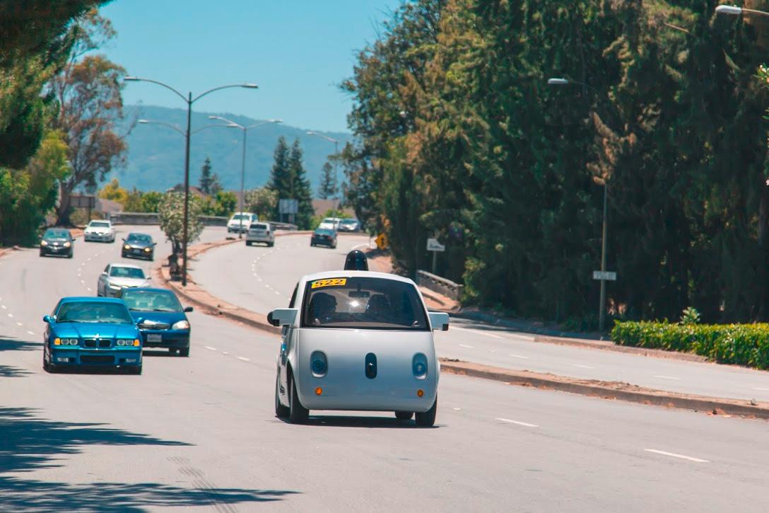 Wie angekündigt hat #Google begonnen, seine #Autos auf  #Straßen fahren zu lassen. chip.li/BJA