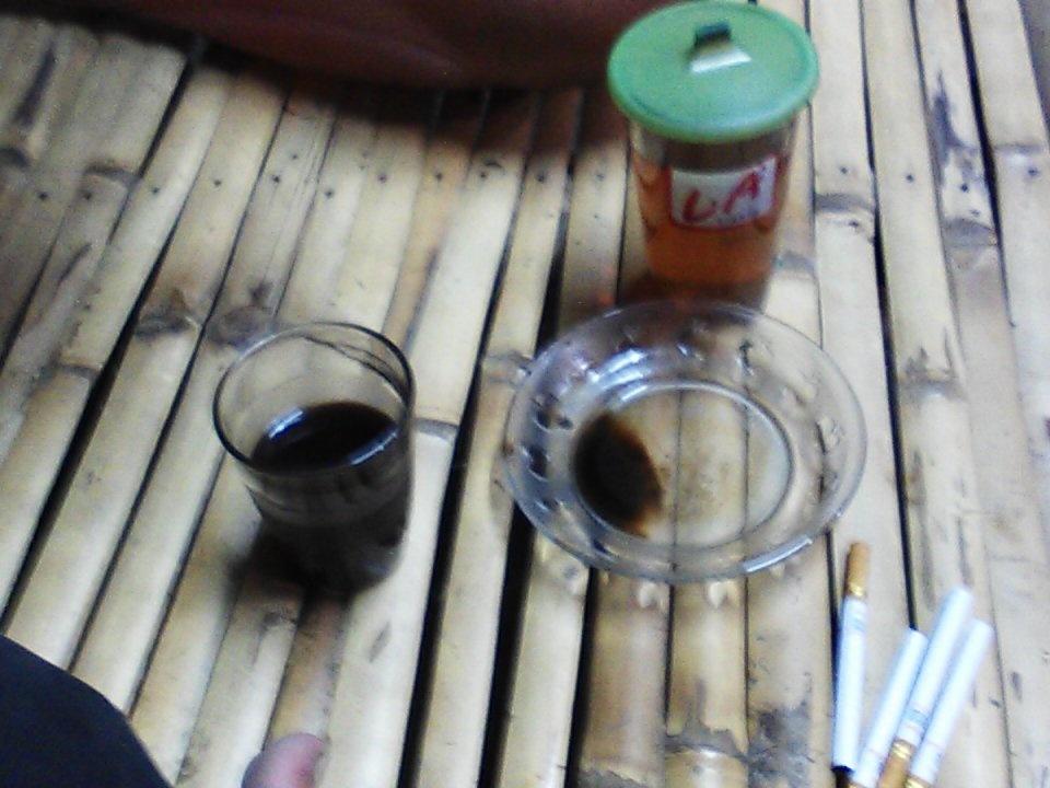 Ngopi sek ambk ngenteni saur