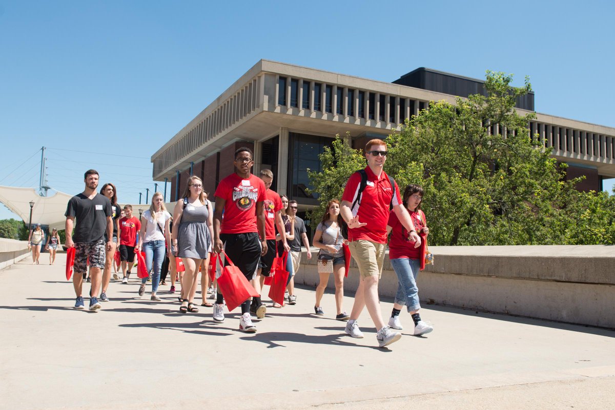 IllinoisStateU's tweet photo. Lots of photos from #ISUPreview, @ISU_UCollege's summer orientation program for new Redbirds: http://t.co/IBp1lQE6WV http://t.co/XEfqMswjsD