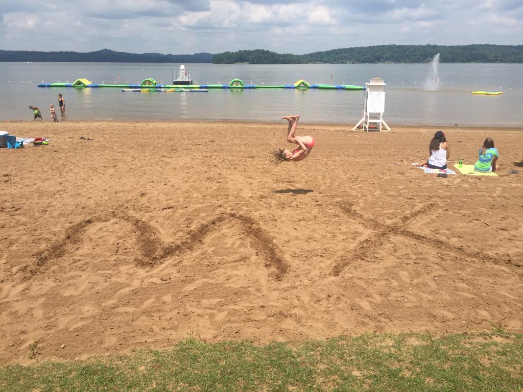 brookeb02's tweet image. Avery showing her 〽️❌ at the beach @MATRIX_MX_MX  #MXonthebeach #fly5