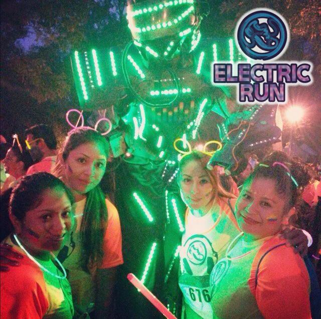 ElectricRunTour's tweet photo. Así de guapas las #ElectroRunners a punto de iniciar #ElectricRunMéxico http://t.co/XB5Xr1TCWm