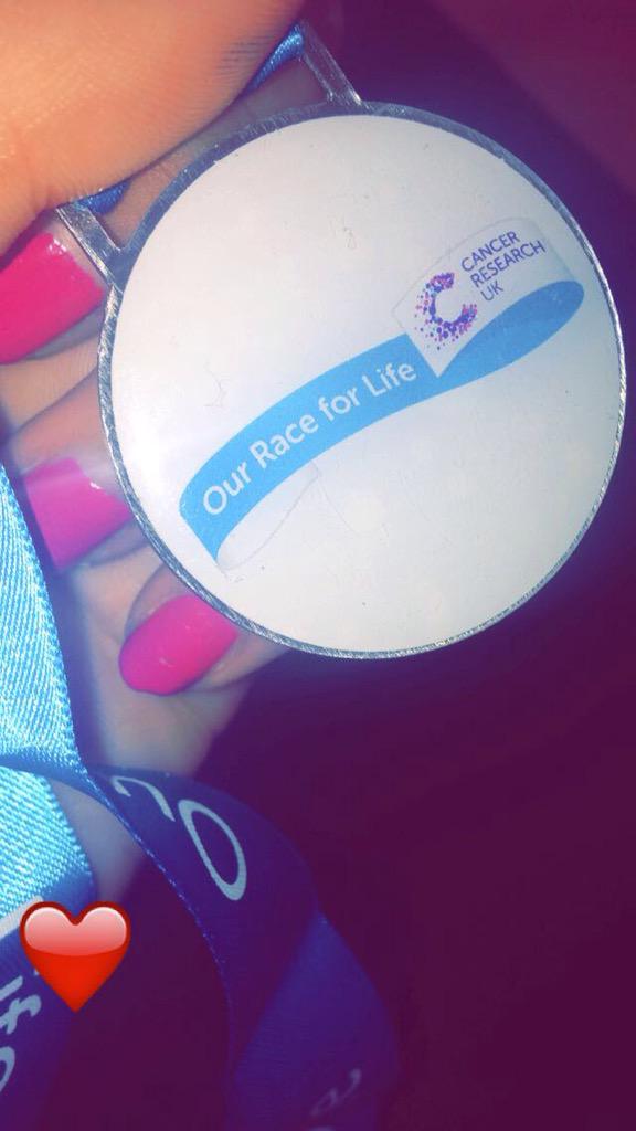 isyy_rathe's tweet photo. Race for life yesterday 💙👼🏼 http://t.co/EvY9DujckP