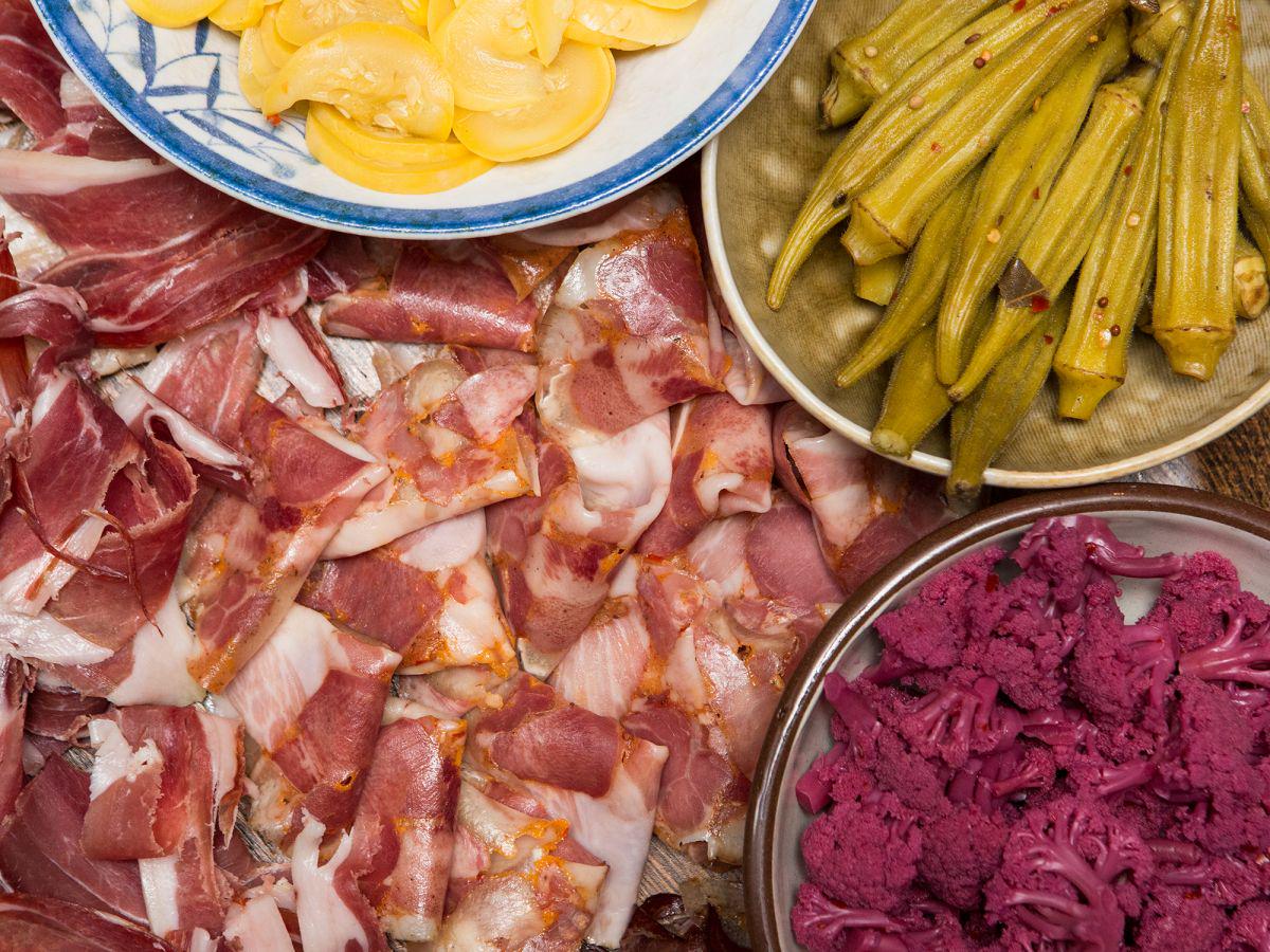 SAVEURMAG's tweet image. We're looking through our recap of @cshepherd13's #saveursuppers, wishing we could go back. saveur.cc/fYaI0a