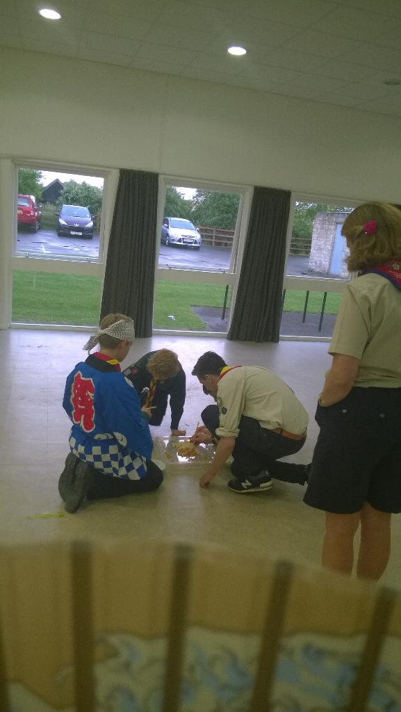 jambounit48's tweet photo. @ukcontingent JIAB @ChristChurch, York.#ChopstickChallenge#Japan2015 http://t.co/3OLQNVBsww