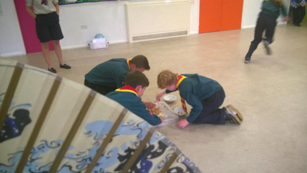 jambounit48's tweet photo. @ukcontingent JIAB @ChristChurch, York.#ChopstickChallenge#Japan2015 http://t.co/3OLQNVBsww