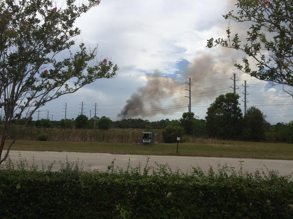 possum782's tweet photo. Still burning. Hard for WPBFD to get access to the blaze. Thank God there is barely any wind. http://t.co/2r3woRSkem