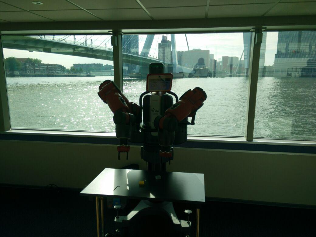 Baxter_Optimus's tweet photo. How do I look? @metaalunie #rotterdam http://t.co/rilQG5EzZQ