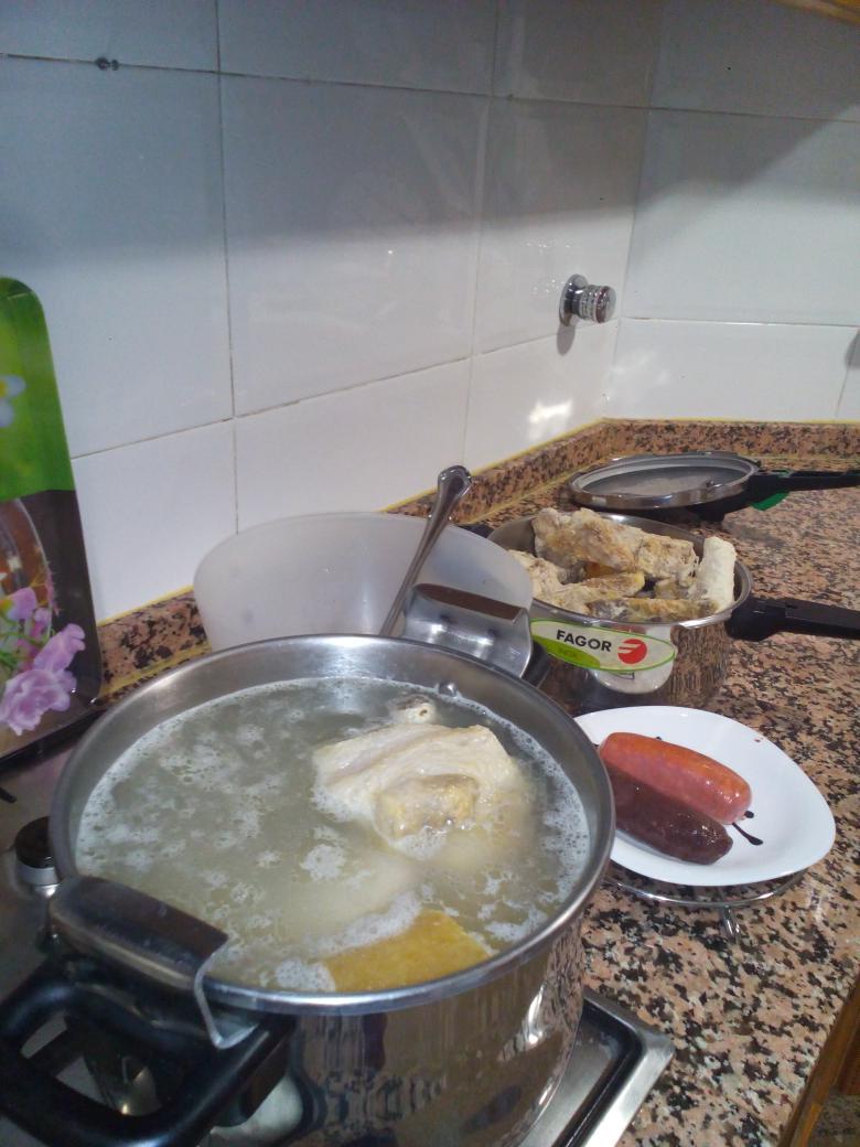 Macaferp's tweet photo. Mi primer puchero #ricorico http://t.co/qKLIM5HAyo