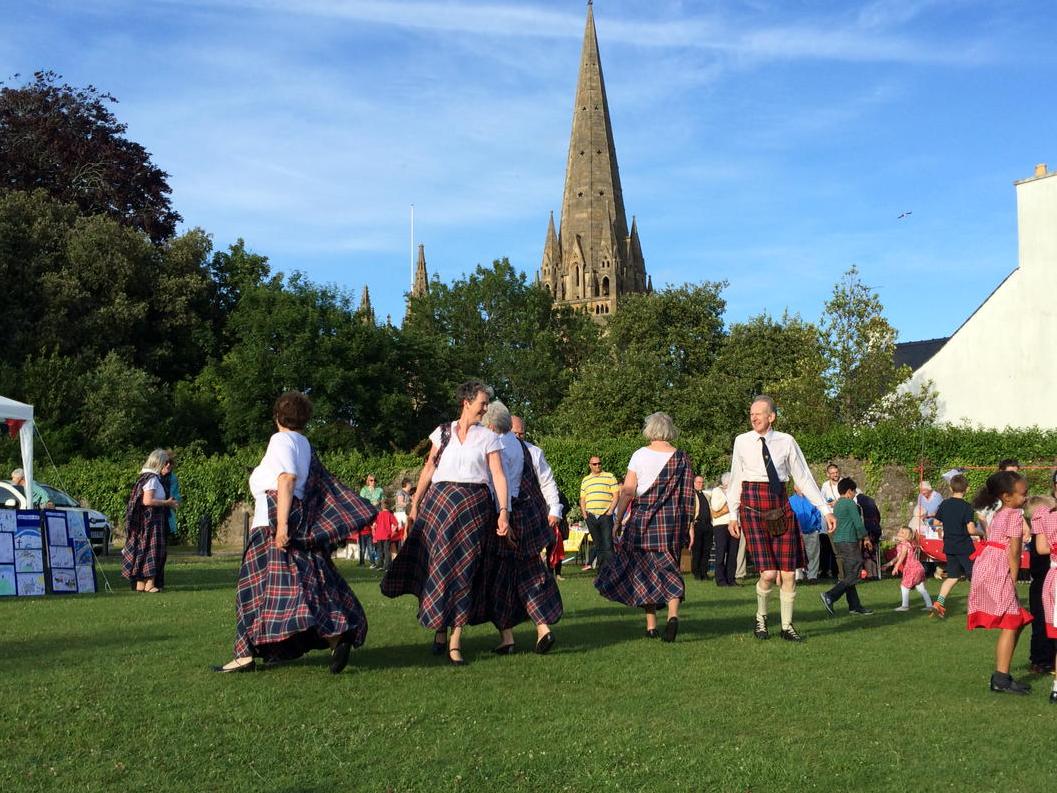 ChurchinWales's tweet photo. Rainbow Fair @LlandaffCath - dancing, donkey rides and delicious cakes! http://t.co/QReHiKIN4L