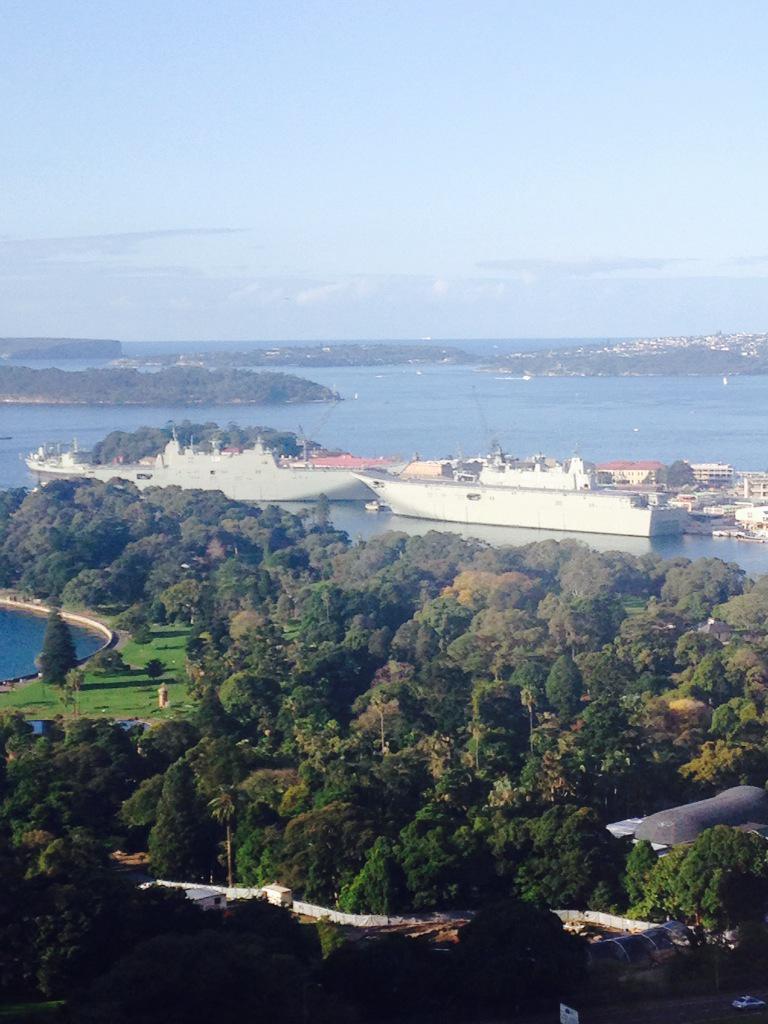 bfrancomoreu's tweet photo. @Australian_Navy @Armada_esp @Defensagob @NavantiaOficial @Navantia_AU @EmbajadaEspAust HMAS Canberra / HMAS Adelaide http://t.co/N977RhX9Xm