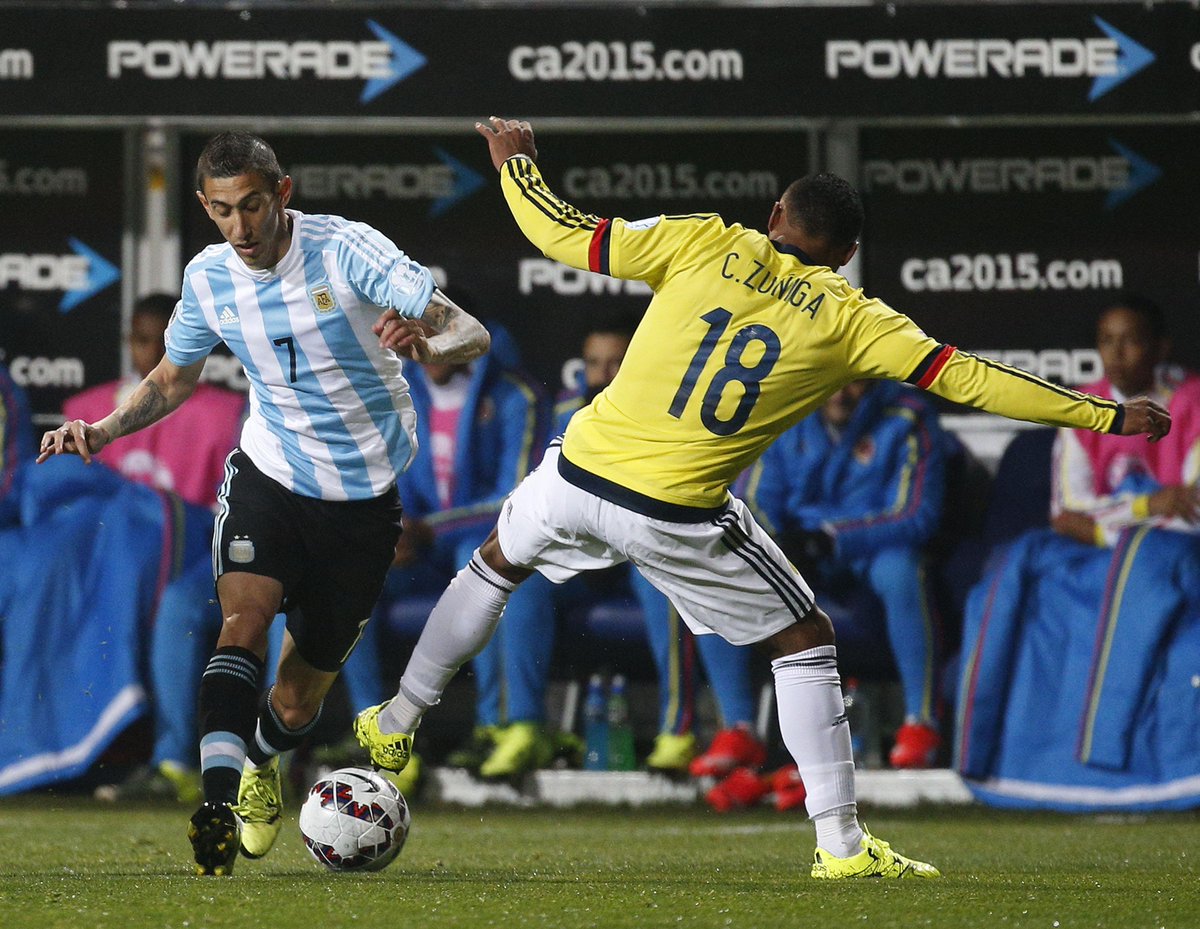 marcoipuerto's tweet photo. David Ospina salva a Colombia,Messi el mejor de Argentina pero sin goles, los esperamos en el segundo tiempo  http://t.co/F9KXMcKFi8