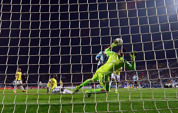 abusoscolombia's tweet photo. Si Colombia no va perdiendo es gracias a este señor. Que grande eres @D_Ospina1. http://t.co/rT1yOFxH75
