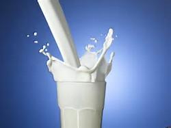 jenisonrealms's tweet photo. MY COUSINS COMING TO TOWN RING THE BELLS WHOOOO and milk http://t.co/fXt0gxQ4iP