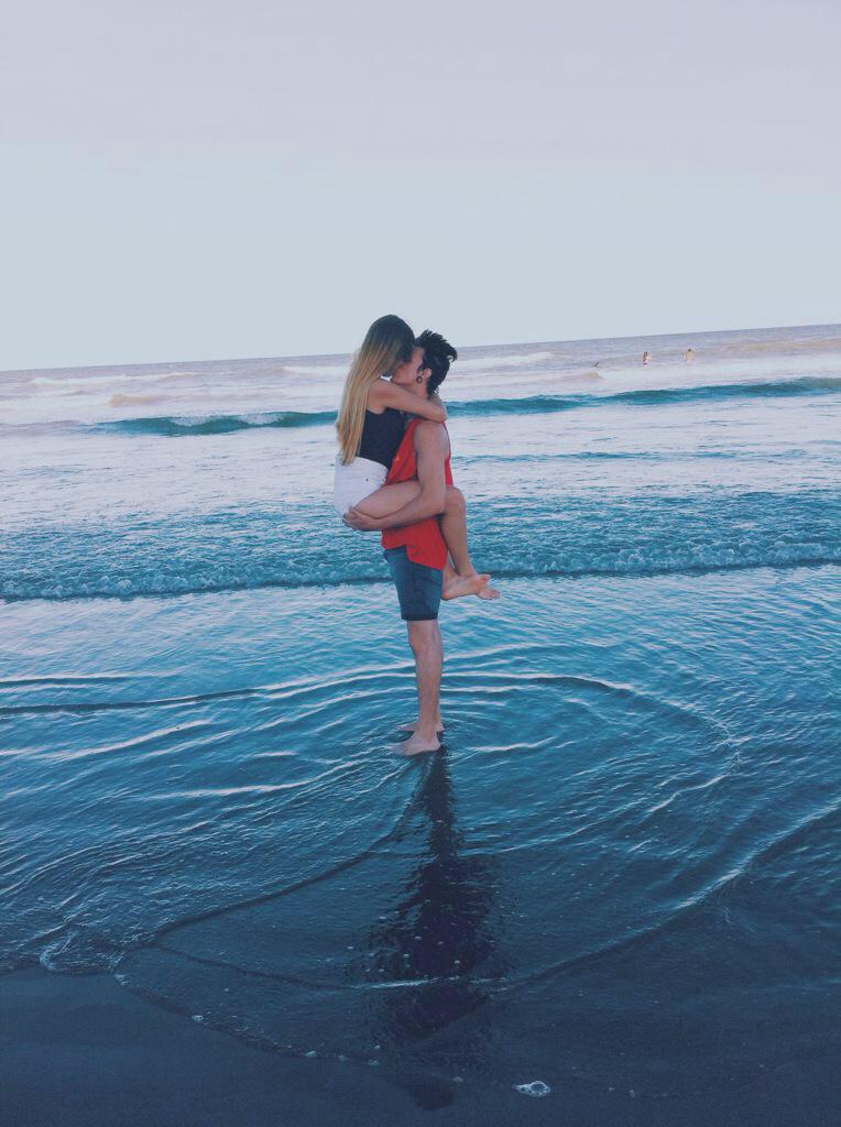 3relation's tweet photo. lift her up like this http://t.co/Rb08eDcxqx