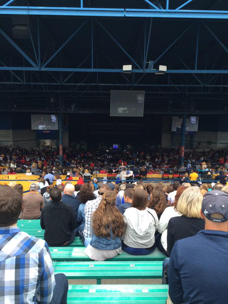 KTimmrn's tweet photo. @DanAndShay   Take us on your bus #summerfest http://t.co/RG3sIbLIQa