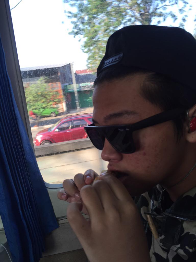 TeukuRyz's tweet photo. Morningg gaaeesss! Otw pekalongan ada yang nyarep dulu nih, selamat sarapan pagi untuk yang menjalankan :) http://t.co/WC7lbRsR7X
