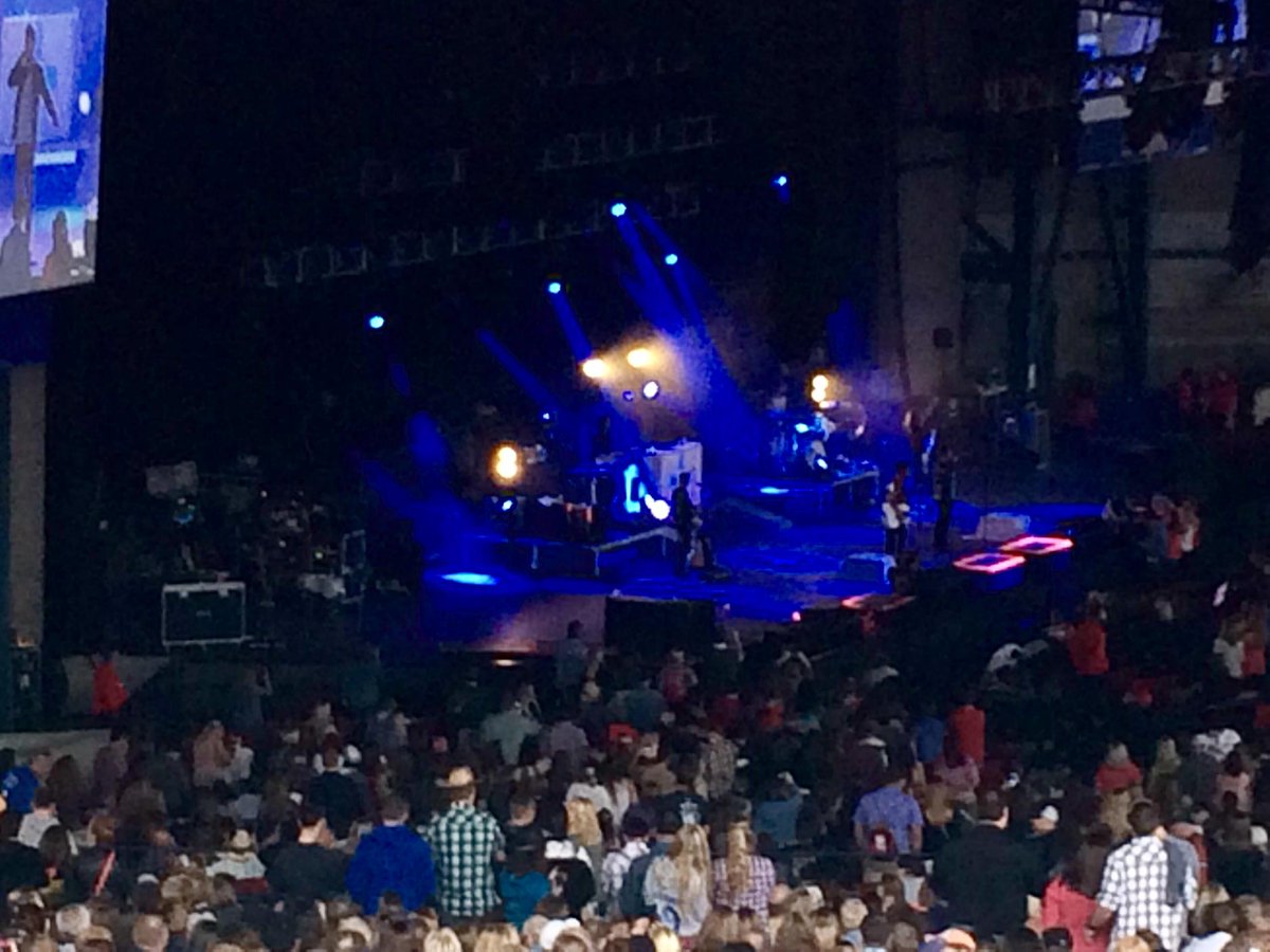 mutchiedanielle's tweet photo. Round 3 tonight! Dan and Shay killin it to start off the night!#summerfest #2015 #danandshay 😍 http://t.co/TATRMxWNQp