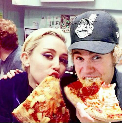 MileyUpdatesMRC's tweet photo. It's Jiley http://t.co/TkyVBmCxdl
