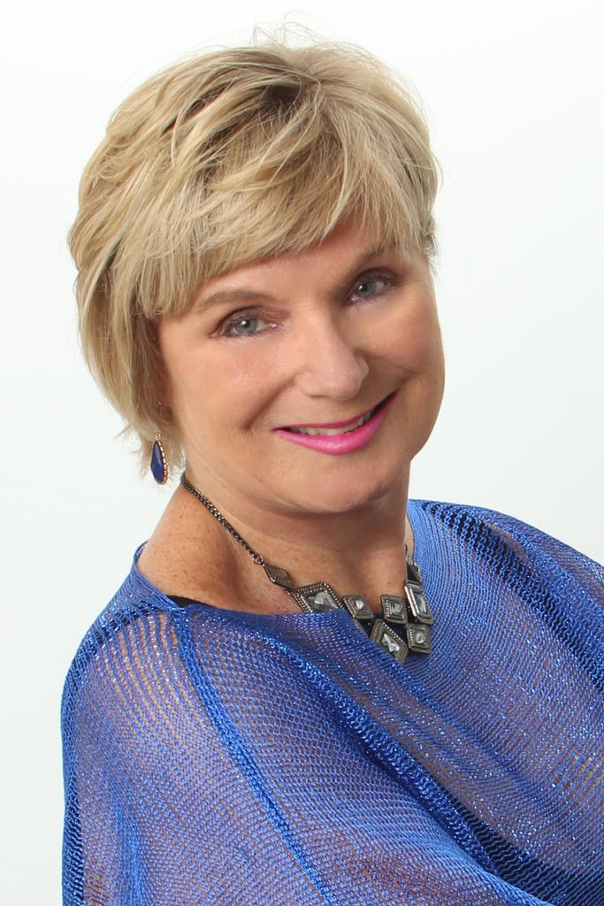 LaQuintaDebbie's tweet photo. @Debbie_Conant2 New photo taken this morning for my real estate business.
#photopeople #HarcourtsEliteBayside. http://t.co/gTm5d7zDtk